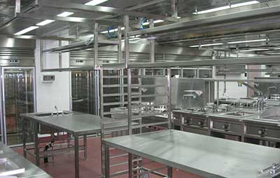 Tủ bếp Inox dùng cho bếp ăn công nghiệp