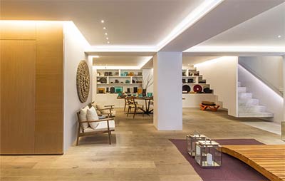 Ezequiel Farca – Gỗ và đá cẩm thạch trong thiết kế nội thất showroom